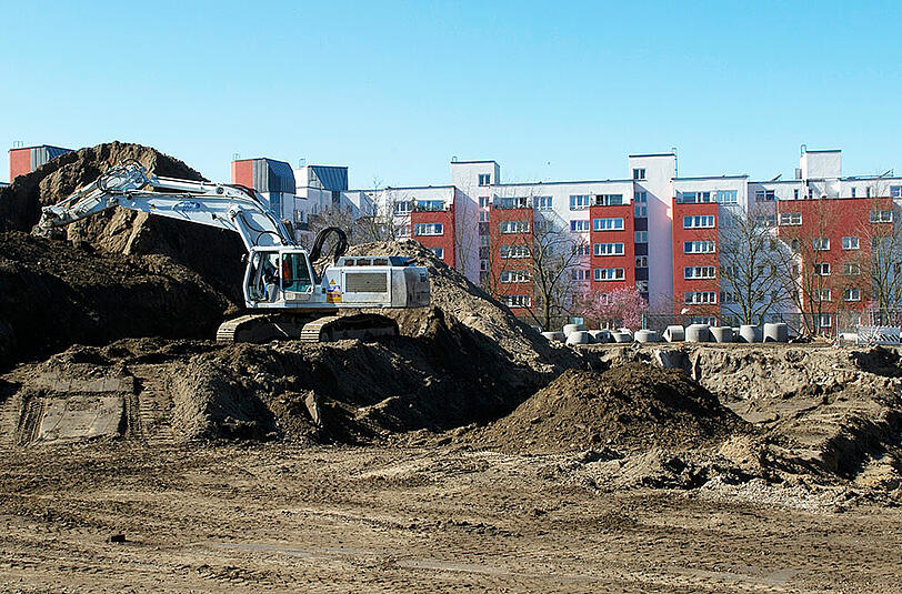 Weil nicht genügend Bauland in den Metropolen verfügbar ist, hapert es beim Neubau von Wohnungen.