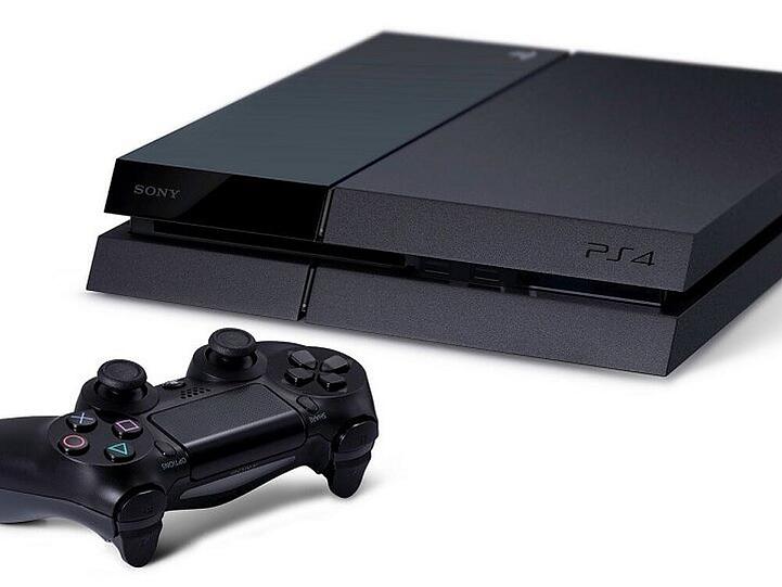 Die Playstation 4 präsentiert sich schlicht, aber schick