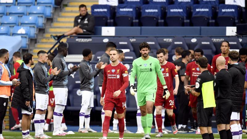 Die Mannschaft von Manchester City stand Spalier für den FC Liverpool. Die Mannschaft von Manchester City stand Spalier für den FC Liverpool.