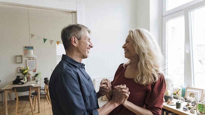 Im Alltag die Liebe und Zuneigung zueinander wieder zu spüren oder die Verbindung zum Partner zu stärken - das ist weder selbstverständlich noch immer einfach. Bewusst eingesetzte Rituale können einem Paar hier sehr guttun.
