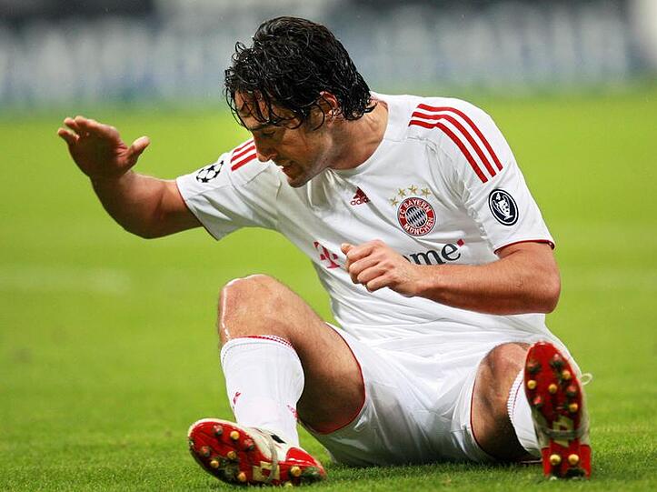 Frust über die Verletzung: Bayerns Stürmerstar Luca Toni.