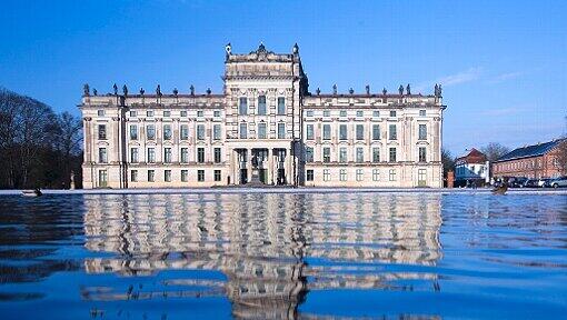 Drohen hier leere Räume und Wände: Schloss Ludwigslust in Mecklenburg-Vorpommern Drohen hier leere Räume und Wände: Schloss Ludwigslust in Mecklenburg-Vorpommern