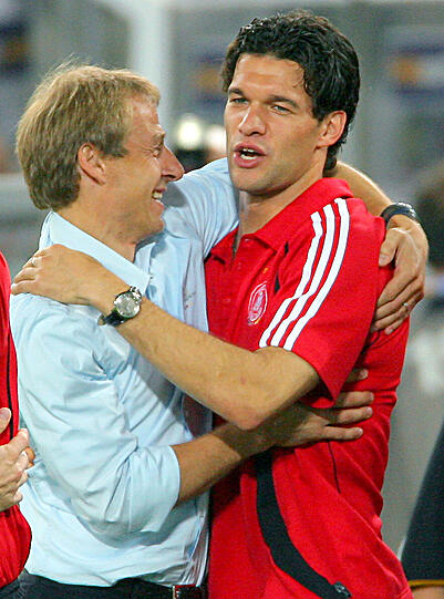 Zwei, die sich verstanden haben: Ballack im Sommer 2006 mit dem damaligen Bundestrainer Jürgen Klinsmann.