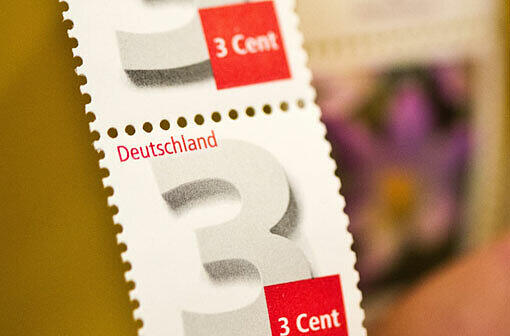Die 3-Cent-Marke: Wer noch alte 55-Cent-Marken hat, wird viele davon brauchen.