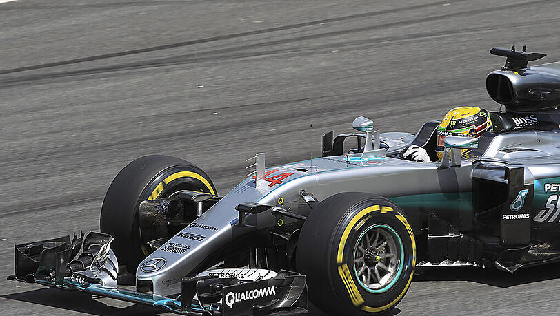 Lewis Hamilton beim zweiten Freien Formel-1-Training zum Großen Preis von Brasilien. Lewis Hamilton beim zweiten Freien Formel-1-Training zum Großen Preis von Brasilien.