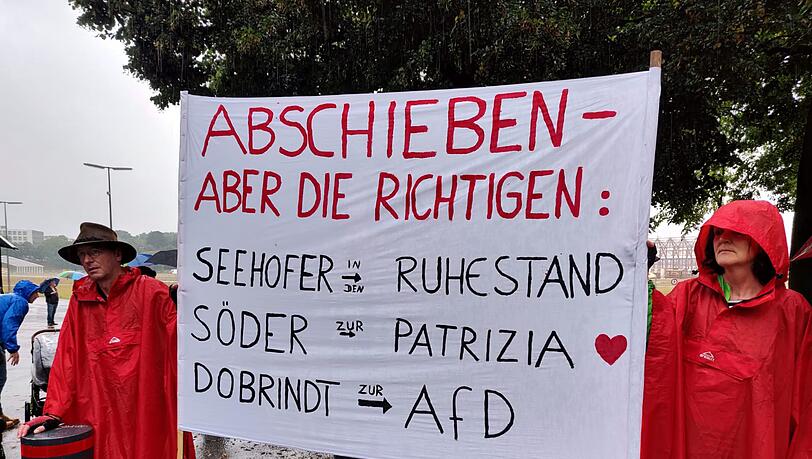 Weitere Eindrücke von der Demonstration. Weitere Eindrücke von der Demonstration.