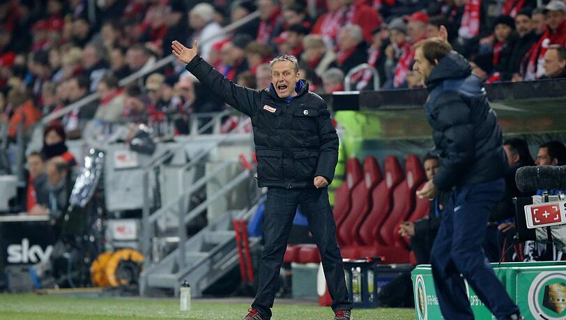 Christian Streich gestikuliert 2013 in Richtung des damaligen Mainz-Trainer Thomas Tuchel. Christian Streich gestikuliert 2013 in Richtung des damaligen Mainz-Trainer Thomas Tuchel.