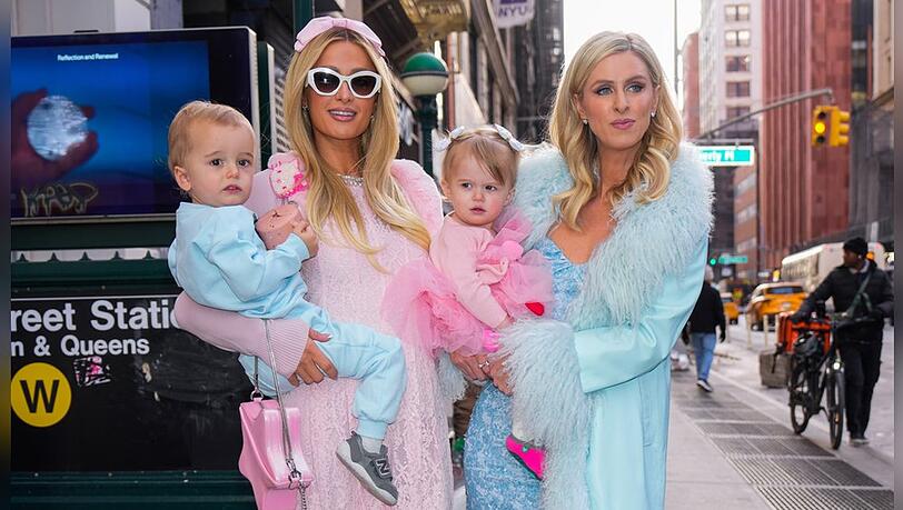 In aufeinander abgestimmten pastellfarbenen Outfits kamen Paris Hilton und ihre Schwester Nicky samt Kindern - hier Paris' Sohn und Tochter - zu einer von ihnen organisierten Charity-Veranstaltung in Manhattan.
