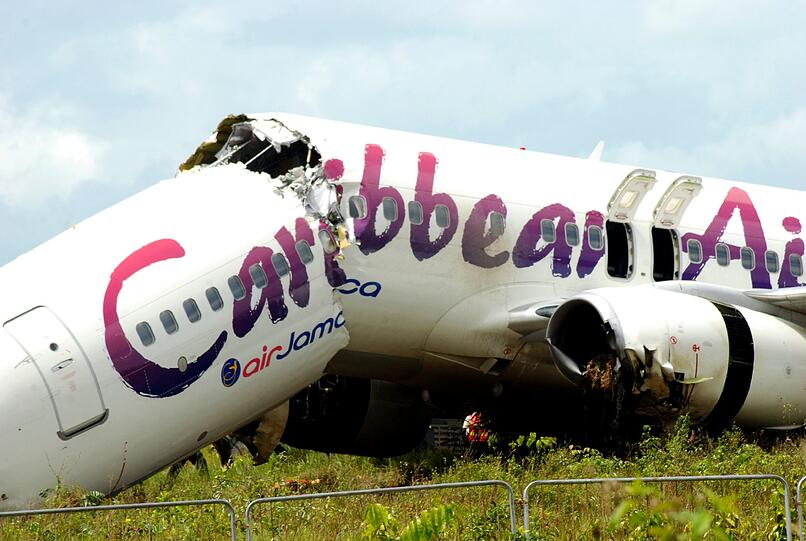 Bei der Bruchlandung der Caribbean-Air-Maschine brach der vordere Teil des Flugzeuges ab.