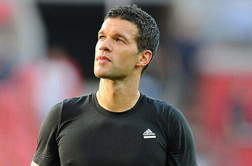 Zuletzt hatte Ballack eine Tendenz in Richtung USA erkennen lassen. Allerdings sollen die New York Red Bulls kein Interesse an einer Verpflichtung des 98-maligen Nationalspielers haben.