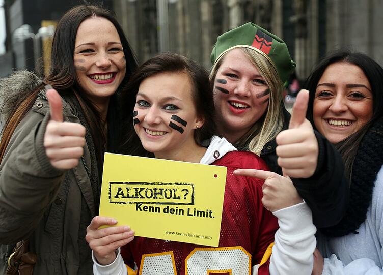 Köln fest in der Hand der Jecken. Die besten Bilder von der Weiberfastnacht in Köln!
