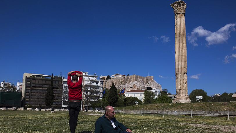 Eine Performance vor dem Tempel des Olympischen Zeus in Athen. Eine Performance vor dem Tempel des Olympischen Zeus in Athen.