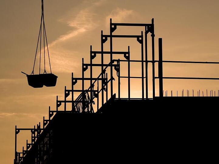 Trotz der Wohnungsnot in Ballungsräumen sind im ersten Quartal 2019 weniger neue Wohnungen bewilligt worden als vor einem Jahr.