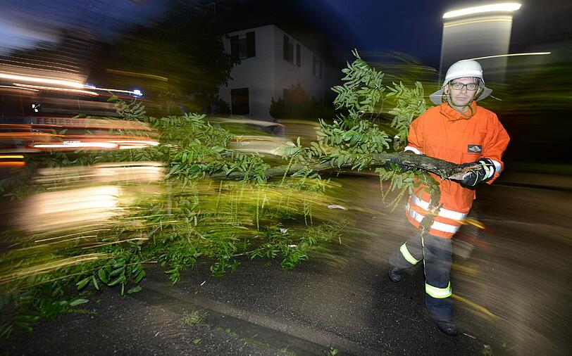 Golfballgroße Hagelkörner: In der Nacht auf Christi Himmelfahrt hat in Bayern ein starkes Gewitter gewütet. Auch in Südbaden (Bilder) hat das Unwetter getobt. Die Bilder...