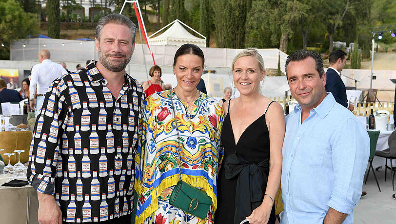 Sasha mit Frau Julia Röntgen, Falk Raudies mit Frau Andrea beim FCR Eagles Masters Toscana. Sasha mit Frau Julia Röntgen, Falk Raudies mit Frau Andrea beim FCR Eagles Masters Toscana.