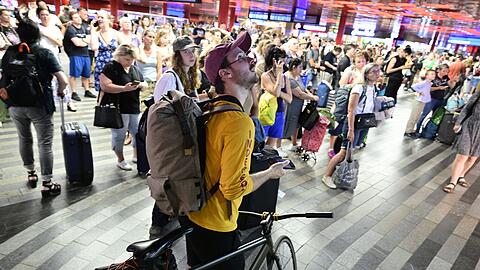 Ein Stromausfall hat am Freitag große Teile Tschechiens und der Millionenmetropole Prag lahmgelegt.