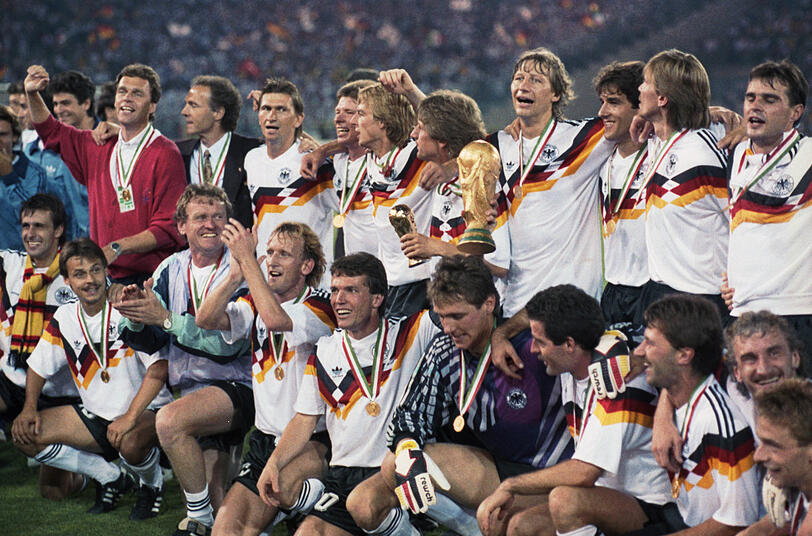 &bdquo;Ich bin mit meinen Freunden Weltmeister geworden&ldquo;, so erinnert sich DFB-Sportdirektor Rudi V&ouml;ller noch heute an den Triumph von 1990.