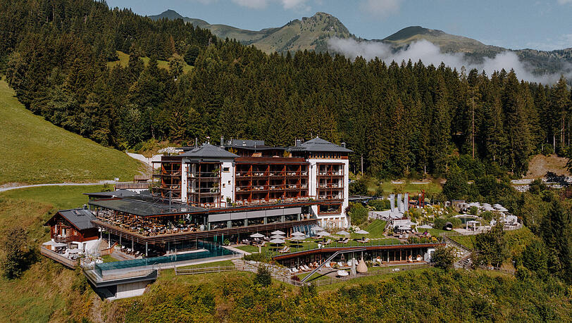 Die Verbindung aus Naturerlebnis und Wellness macht den Reiz eines Sommerurlaubs in den Bergen aus. Die Verbindung aus Naturerlebnis und Wellness macht den Reiz eines Sommerurlaubs in den Bergen aus.