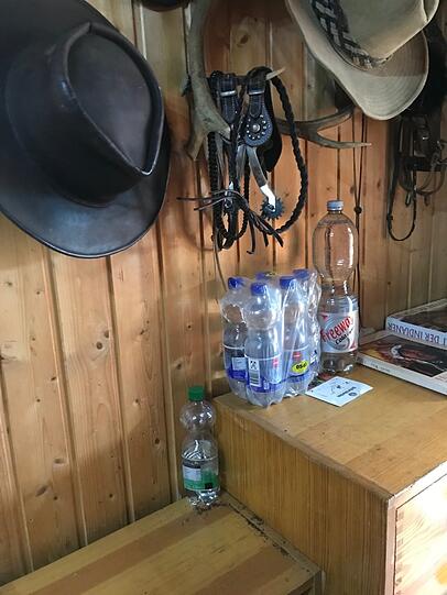 Souvenir: Burghart Klaußner hat seine Wasserflasche vergessen.