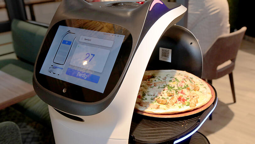 Diese Art von Roboter hat wohl schon so mancher in einem Restaurant gesehen: Sie bringen Essen und holen Geschirr wieder ab. Diese Art von Roboter hat wohl schon so mancher in einem Restaurant gesehen: Sie bringen Essen und holen Geschirr wieder ab.
