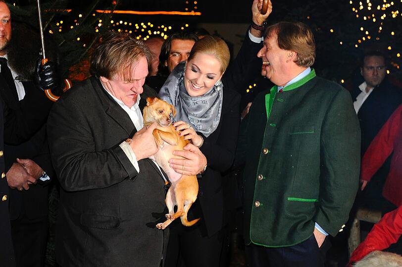 Gerard Depardieu hat diesen kleinen Hund ins Herz geschlossen