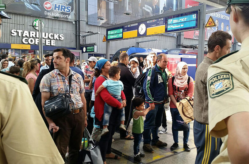 Hunderte Flüchtlinge kommen am Dienstagmorgen am Münchner Hauptbahnhof an