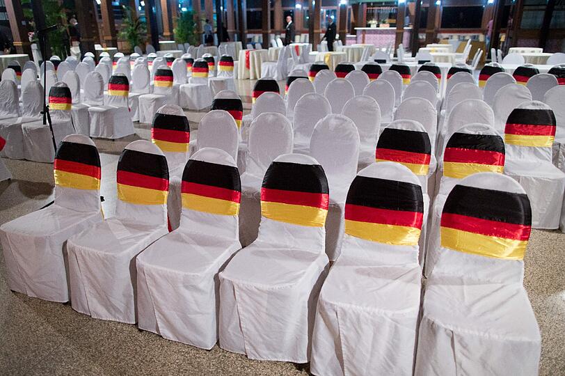 In Havanna weilt zur Zeit Bundeswirtschaftminister Sigmar Gabriel. Hier warten Stühle auf die deutsche Delegation.