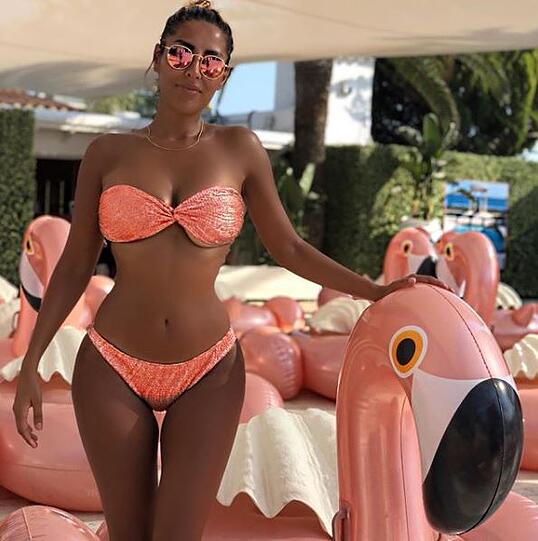 Selbstbewusst und stolz: Sängerin Senna Gammour im Urlaub