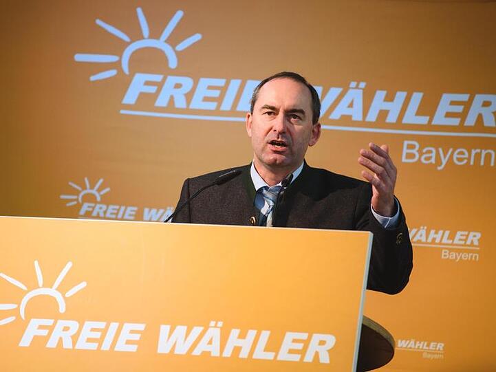 Der bayerische Landesvorsitzende der Freien Wähler, Hubert Aiwanger, hält eine Rede. Foto: Nicolas Armer/dpa/Archivbild