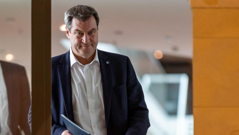 Markus Söder (CSU), Ministerpräsident von Bayern, kommt zu Beginn einer Kabinettssitzung in den Kuppelsaal der Bayerischen Staatskanzlei. Foto: Peter Kneffel/dpa Markus Söder (CSU), Ministerpräsident von Bayern, kommt zu Beginn einer Kabinettssitzung in den Kuppelsaal der Bayerischen Staatskanzlei. Foto: Peter Kneffel/dpa