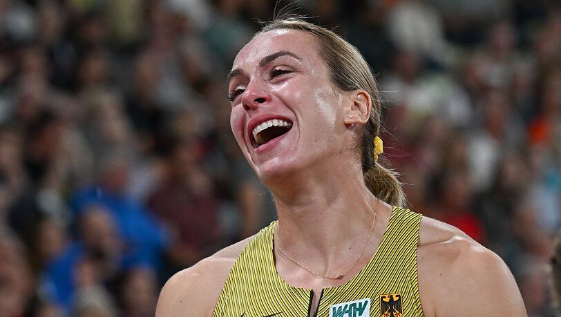 Alexandra Burghardt aus Deutschland jubelt nach ihrem Lauf.