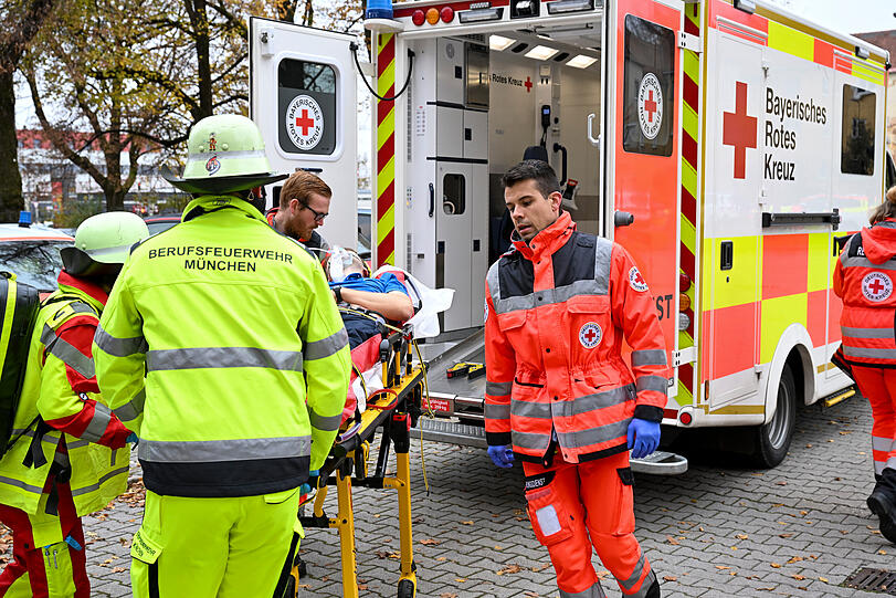 Feuerwehrübung, Luftrettung in München am 08.11.2024

Fotocredit:
Hannes Magerstädt
hannes@magerstaedt.de
Mobil.+49172 8178700