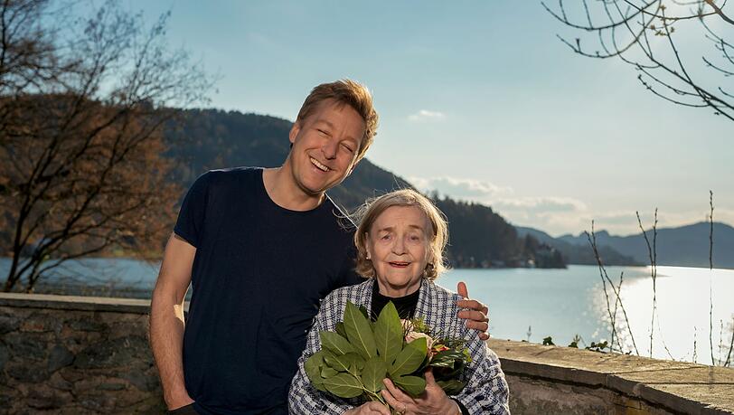 Schauspieler Max Müller und seine Mutter Mathilde. Schauspieler Max Müller und seine Mutter Mathilde.