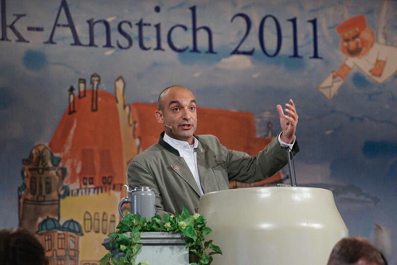 Django schenkt ein: Die besten Bilder vom Politikerderblecken beim Maibock-Anstich im Hofbräuhaus.