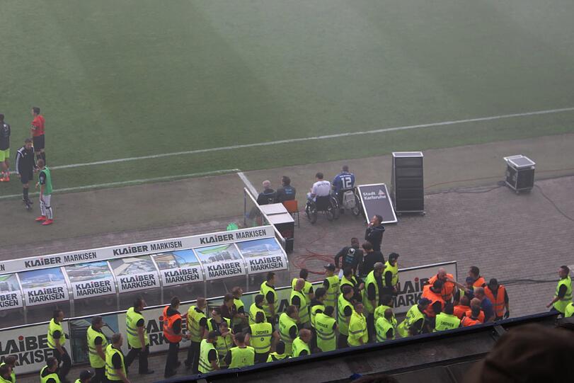 Die Bilder von der Pyro-Show der Löwen-Fans in Karlsruhe