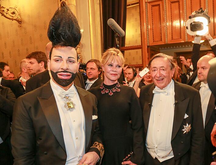 Mit Harald Glööckler und Melanie Griffith erschien Richard Lugner 2018 zum Wiener Opernball.