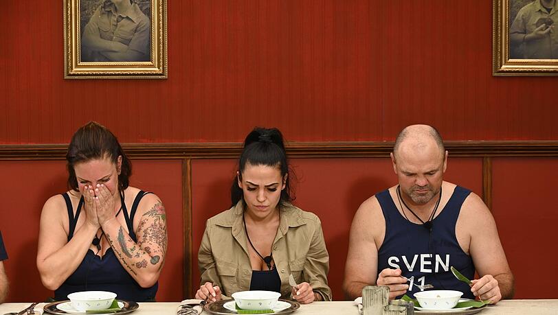 Guten Appetit: Danni, Elena und Sven sind von ihrer Mahlzeit wenig begeistert.