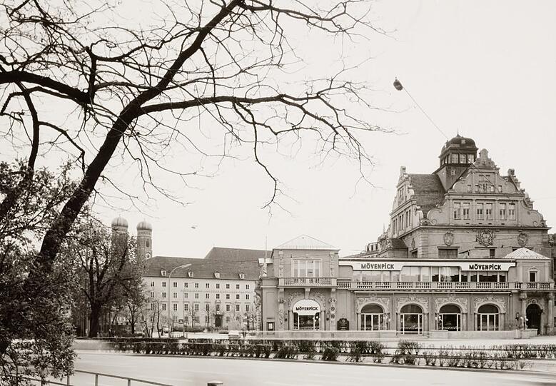 Lange ein gewohnter Anblick: das Mövenpick (hier: 1972) residierte 30 Jahre lang im Künstlerhaus.