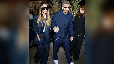 Victoria und David Beckham verlassen ein Restaurant in New York City.