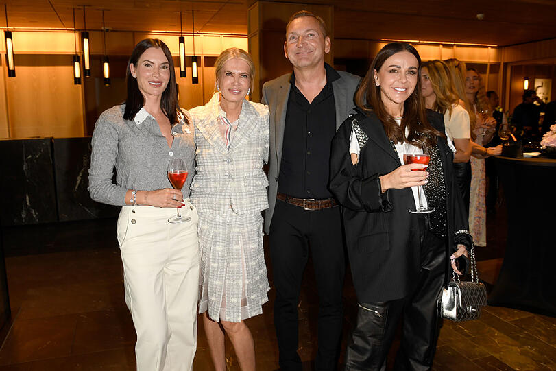Anna-Maria Ferchichi und Sylwia Klose mit Tanja und Christian Ehrmann bei der Eröffnung des "House of Beauty" im Parkhotel Egerner Höfe. Anna-Maria Ferchichi und Sylwia Klose mit Tanja und Christian Ehrmann bei der Eröffnung des "House of Beauty" im Parkhotel Egerner Höfe.