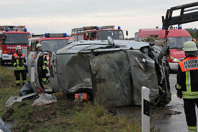 Bei einem Unfall auf der A94 wurden vier Personen verletzt.