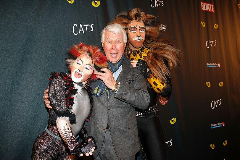 Das Musical "Cats" feiert Premiere im Theaterzelt an der Westendstraße: Schirmherr Peter Weck