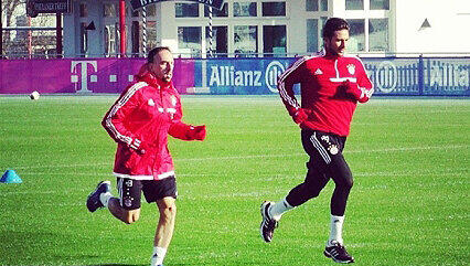 Fit werden fürs Comeback: Franck Ribéry (l) und Claudio Pizarro auf dem FC-Bayern-Trainingsgelände. Fit werden fürs Comeback: Franck Ribéry (l) und Claudio Pizarro auf dem FC-Bayern-Trainingsgelände.