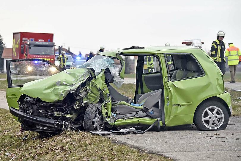 Die Fahrerin des Lupos kam mit schweren Verletzungen ins Krankenhaus.