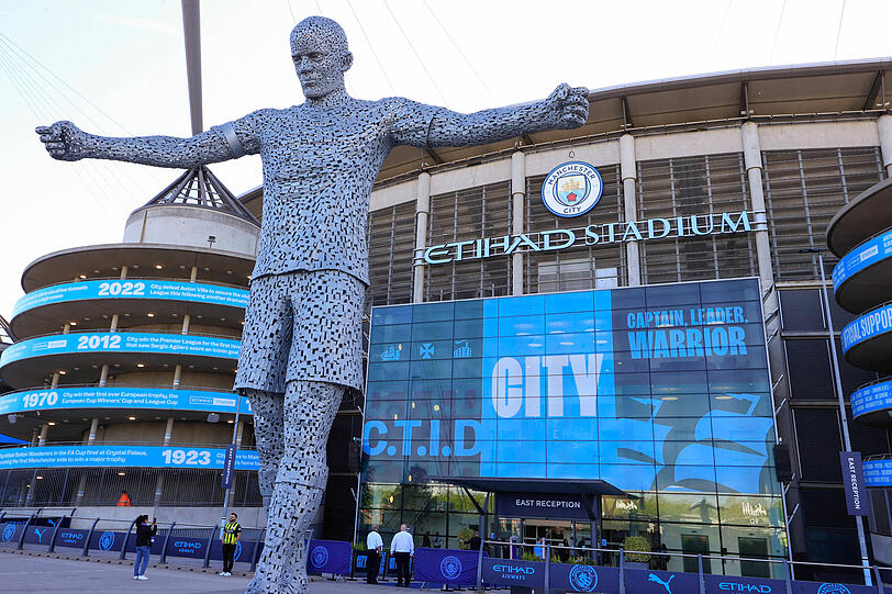 Manchester City setzte Vincent Kompany ein Denkmal vor dem Etihad Stadium. Manchester City setzte Vincent Kompany ein Denkmal vor dem Etihad Stadium.