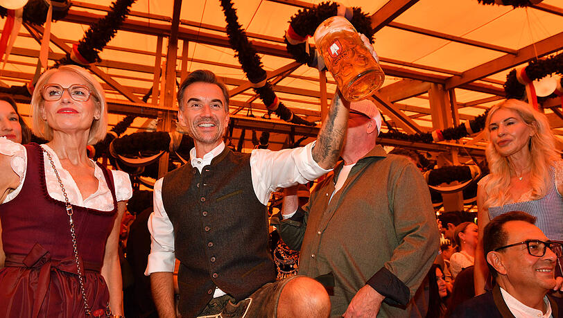 Florian Silbereisen bei der Wiesn-Eröffnung im Schottenhamel-Festzelt. Florian Silbereisen bei der Wiesn-Eröffnung im Schottenhamel-Festzelt.