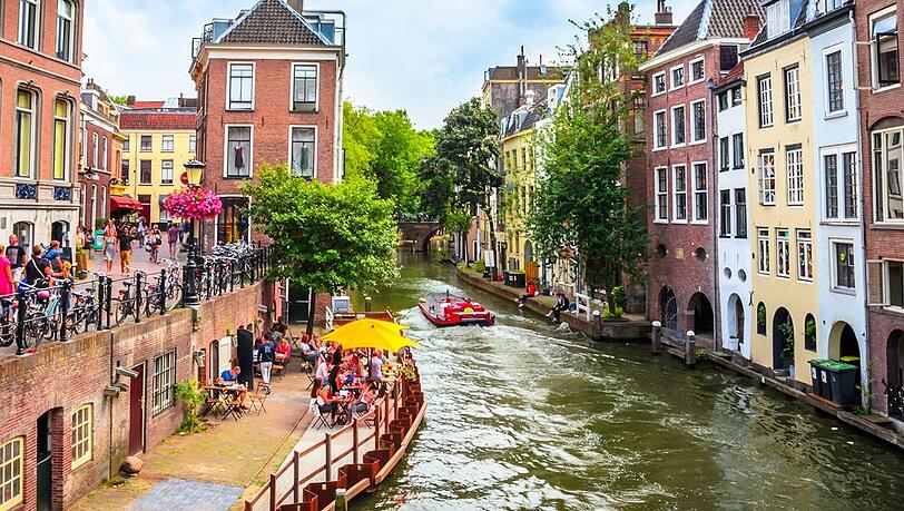 Utrecht besticht vor allem mit seinen besonderen Grachten. Utrecht besticht vor allem mit seinen besonderen Grachten.