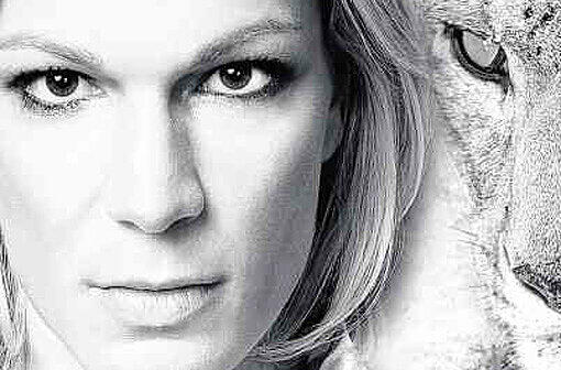 Die Schneeleopardin ist Maria Höfl-Rieschs Lieblingstier - als geschmeidige Einzelgängerin und stete Kämpferin wird sie das neue Markenzeichen von &bdquo;Maria&ldquo;.
