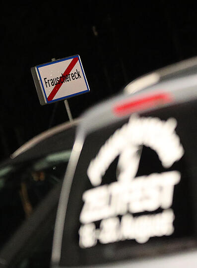 Das schwere Unwetter forderte bei einem Österreichischen Feuerwehr-Fest zwei Todesopfer. Die Bilder vom Unglücksort.
