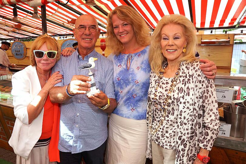 Simone Petrov (Veranstalterin), Otto Retzler, Nicole Brühl und Birgit Berben.